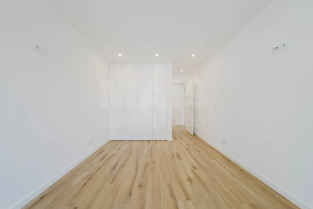 Apartamento T2 para Venda em Nazare Foto 8