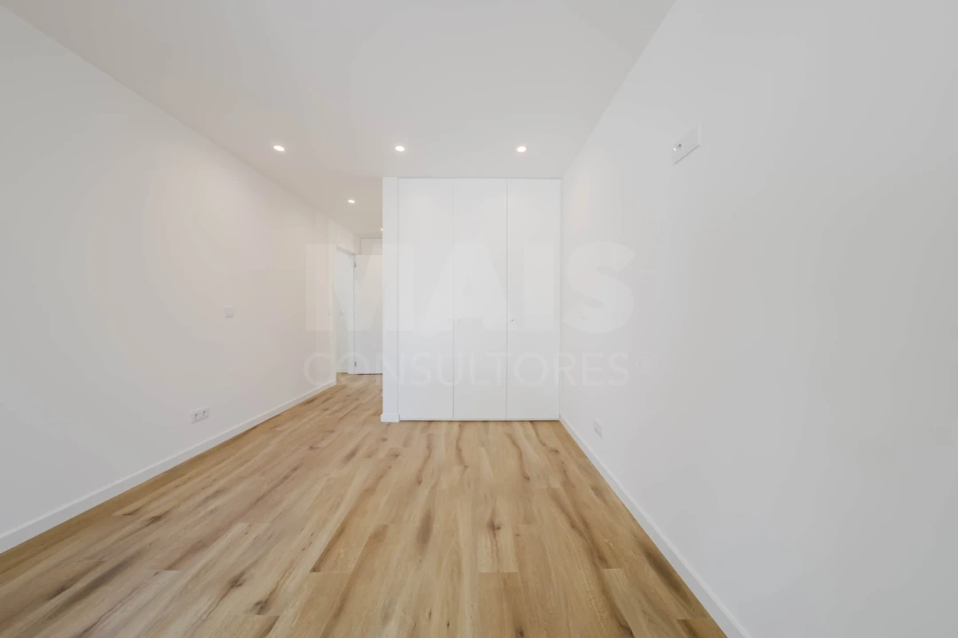 Apartamento T2 para Venda em Nazare Foto 11