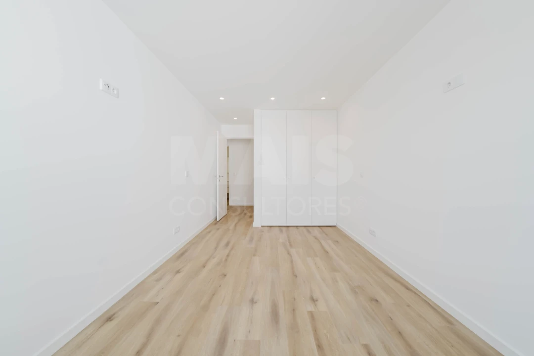 Apartamento T2 para Venda em Nazare Foto 10
