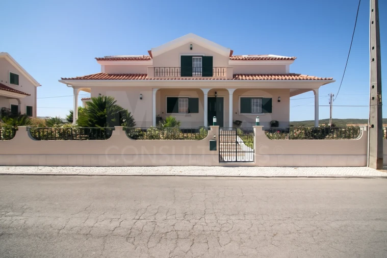 Moradia T4 para Venda em Alenquer (Santo Estêvão e Triana) Foto 1