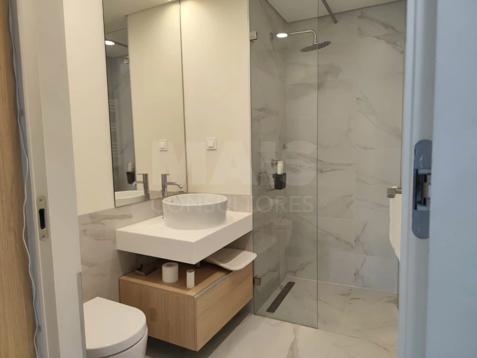 Apartamento T2 para Arrendamento em Santo António Foto 5