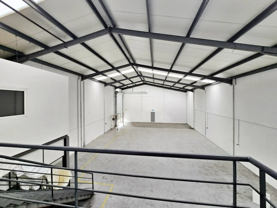 Armazém para Arrendamento em Castêlo da Maia Foto 3