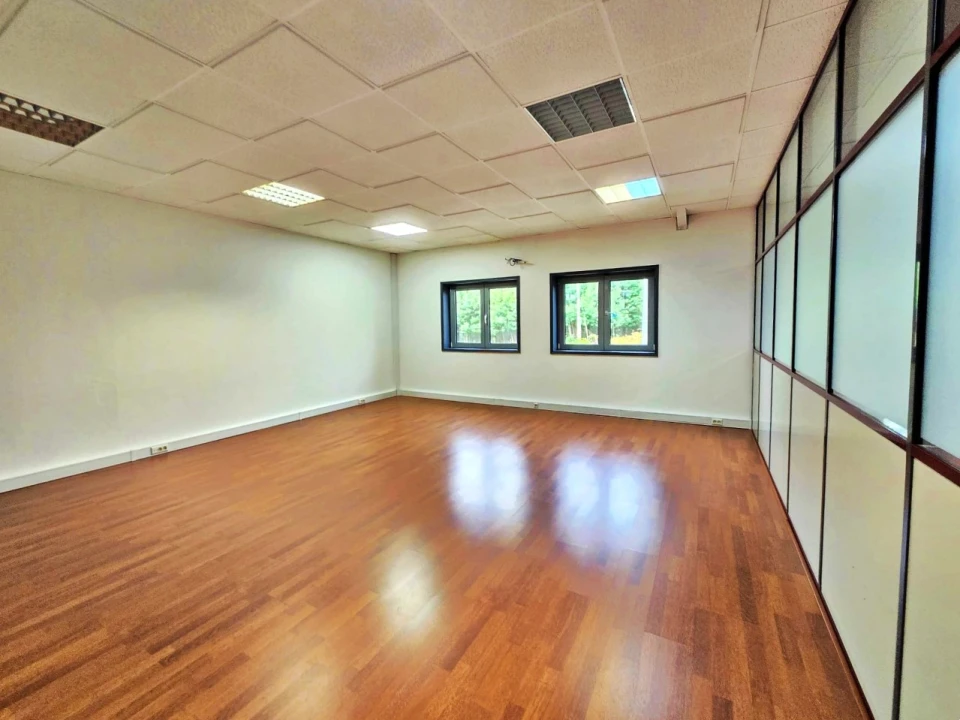 Armazém para Arrendamento em Castêlo da Maia Foto 4