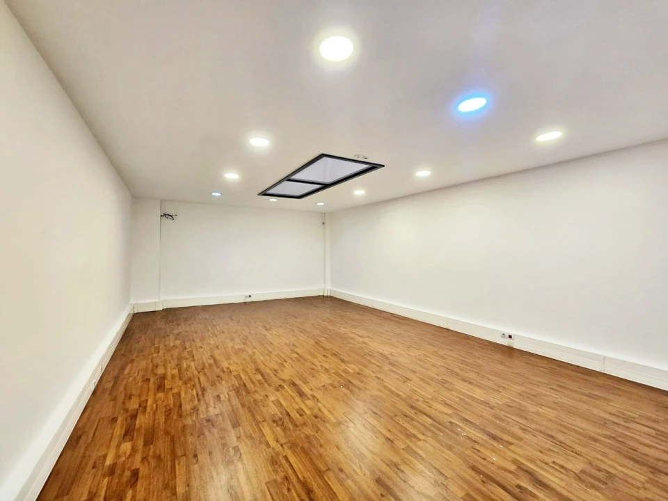 Armazém para Arrendamento em Castêlo da Maia Foto 8