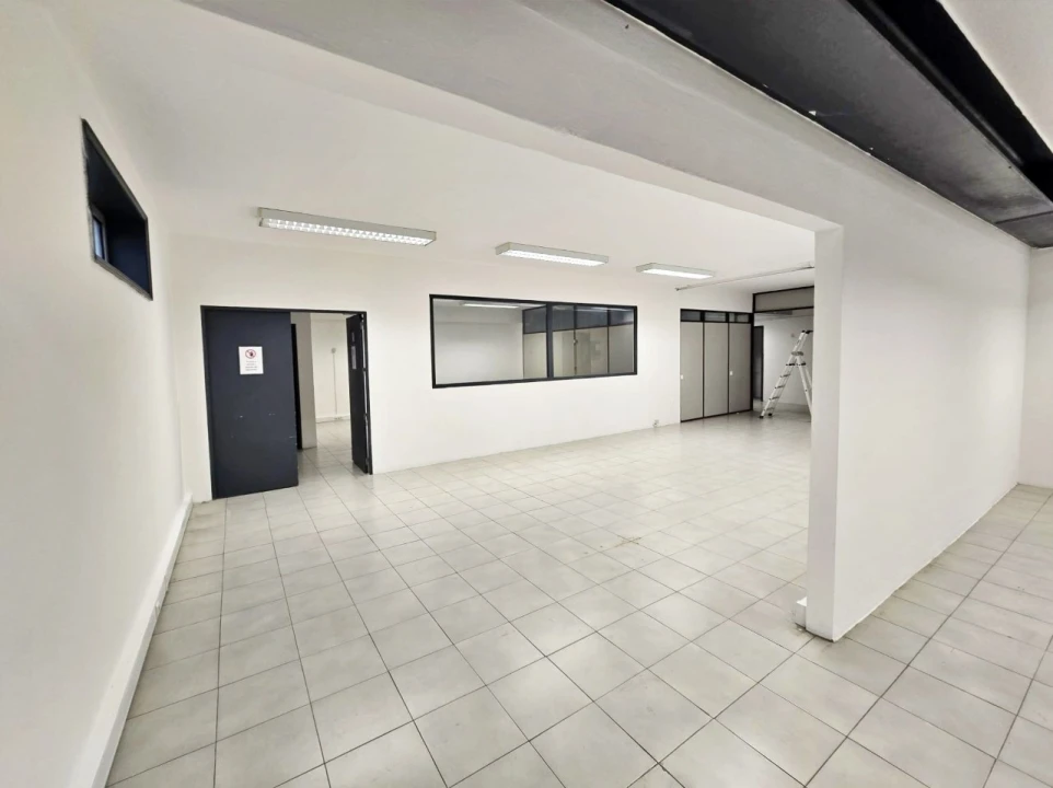 Armazém para Arrendamento em Castêlo da Maia Foto 12