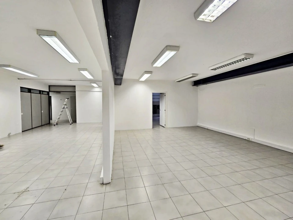 Armazém para Arrendamento em Castêlo da Maia Foto 13