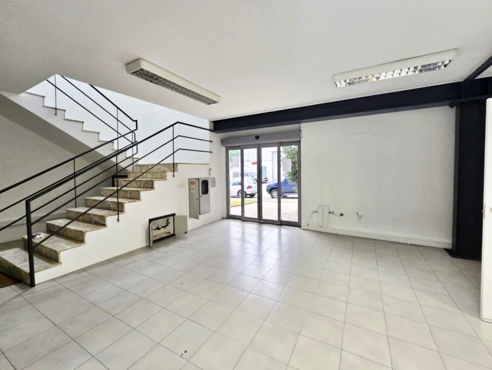 Armazém para Arrendamento em Castêlo da Maia Foto 15