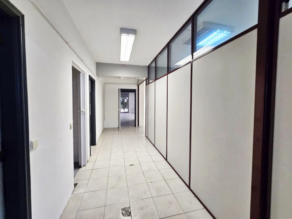 Armazém para Arrendamento em Castêlo da Maia Foto 16