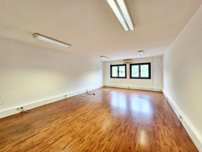 Armazém para Arrendamento em Castêlo da Maia Foto 7