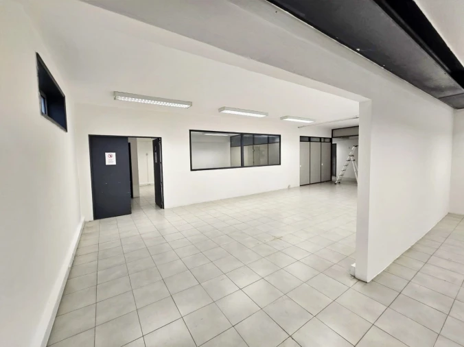 Armazém para Arrendamento em Castêlo da Maia Foto 12