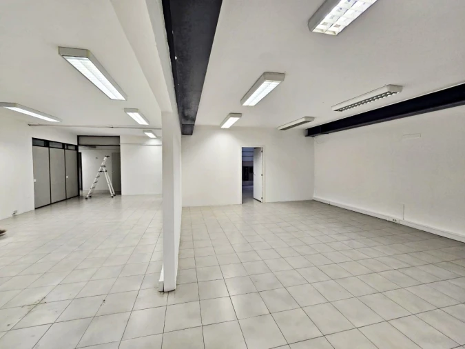 Armazém para Arrendamento em Castêlo da Maia Foto 13