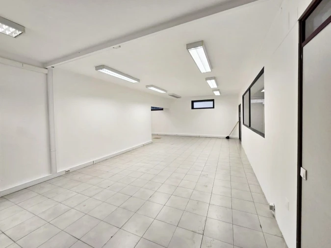 Armazém para Arrendamento em Castêlo da Maia Foto 14