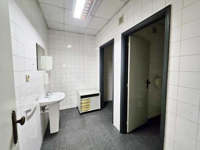 Armazém para Arrendamento em Castêlo da Maia Foto 18