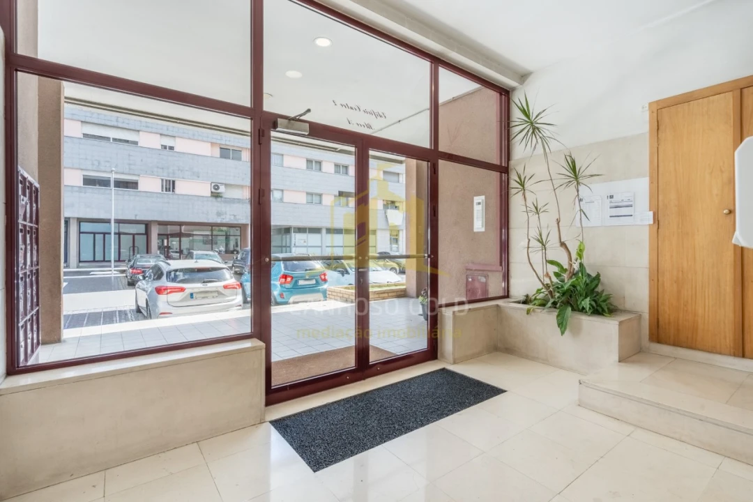 Apartamento T1 para Venda em Creixomil Foto 13