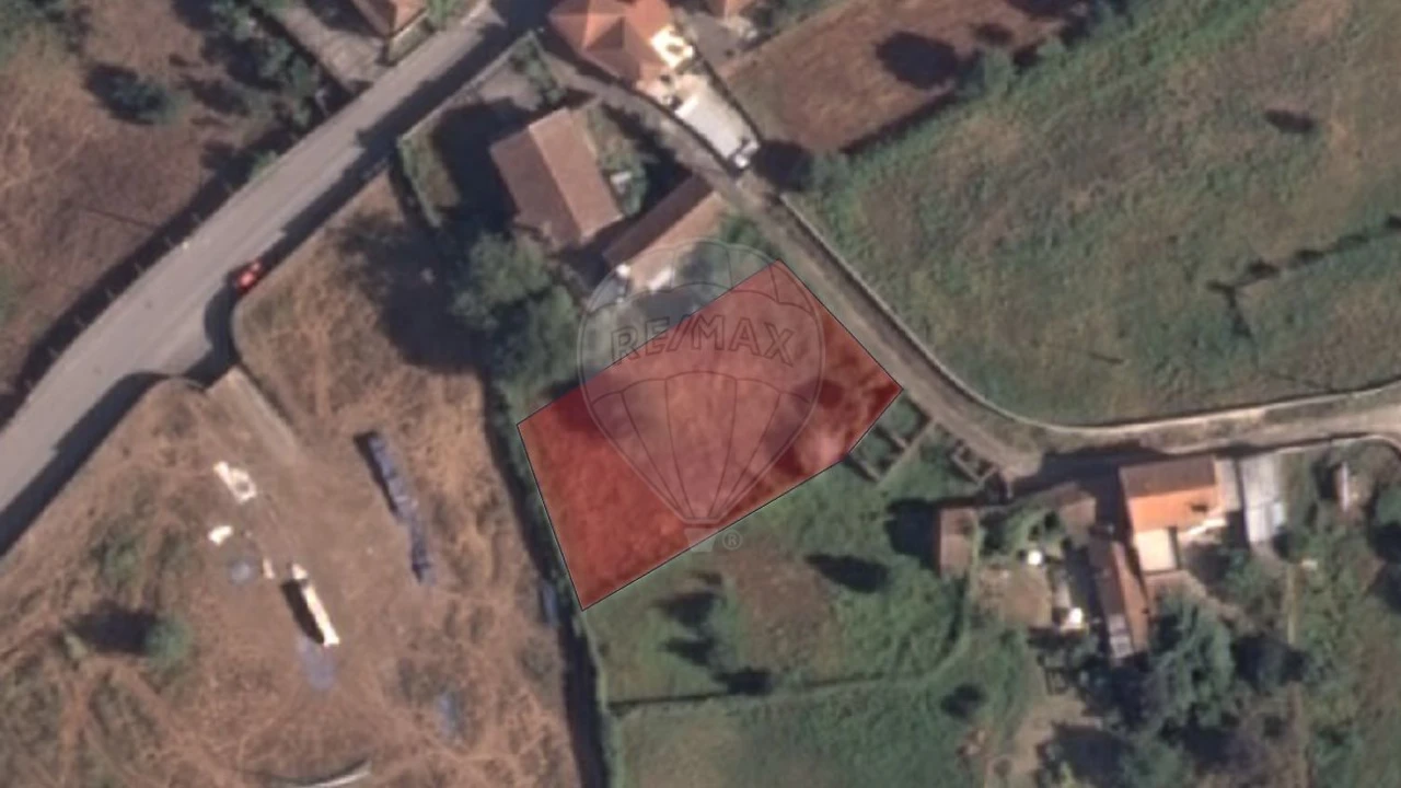 Terreno para Venda em O. Azeméis, Riba-Ul, Ul, Macinhata Seixa, Madail Foto 1