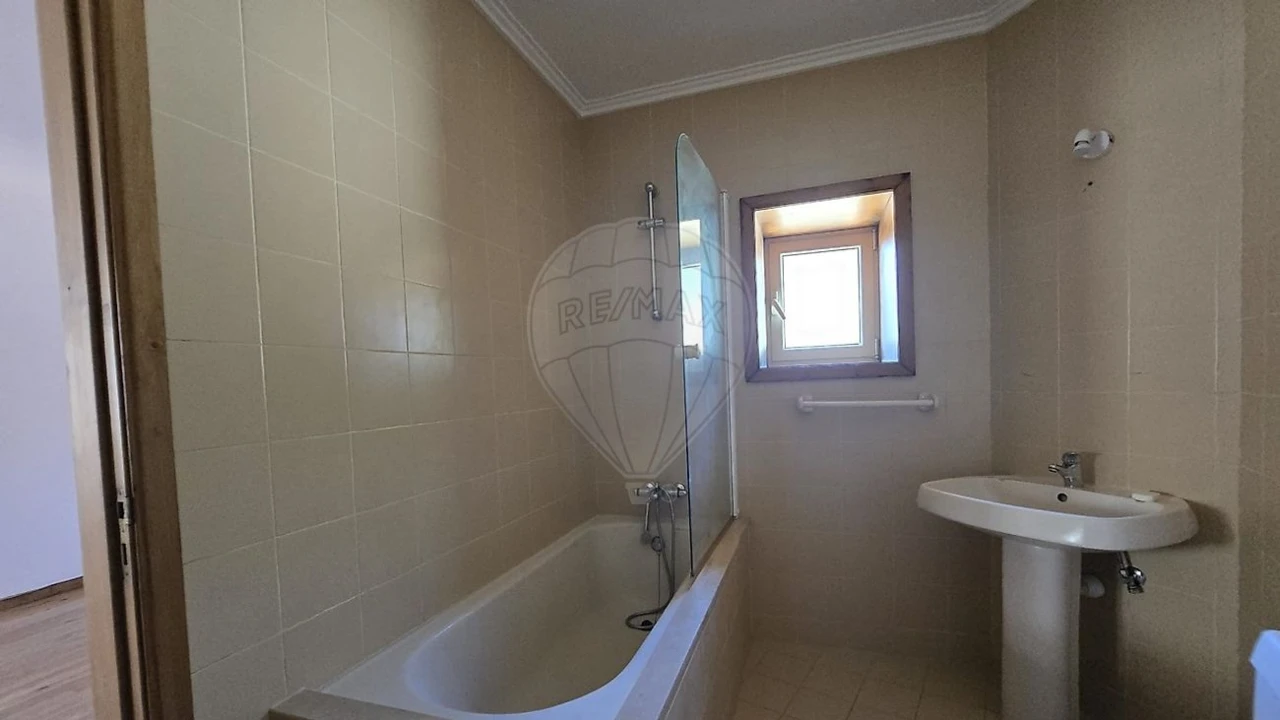 Moradia T3 para Venda em Macieira de Sarnes Foto 8