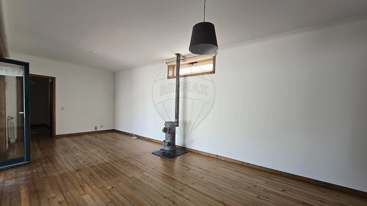 Moradia T3 para Venda em Macieira de Sarnes Foto 3