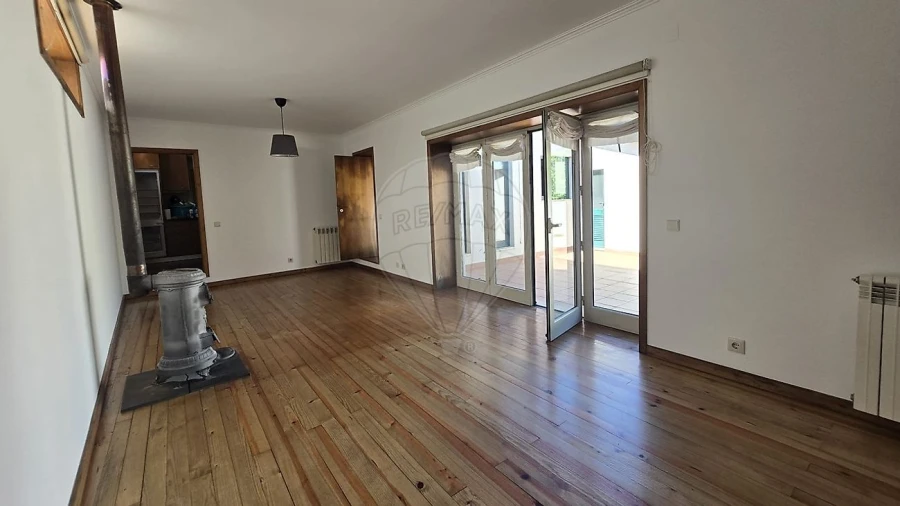 Moradia T3 para Venda em Macieira de Sarnes Foto 4