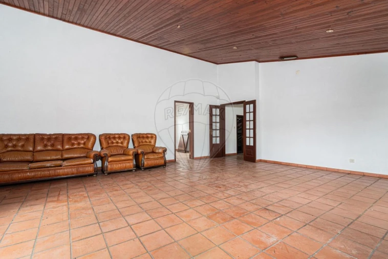 Moradia T3 para Venda em Ota Foto 12