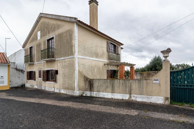 Moradia T3 para Venda em Ota Foto 1