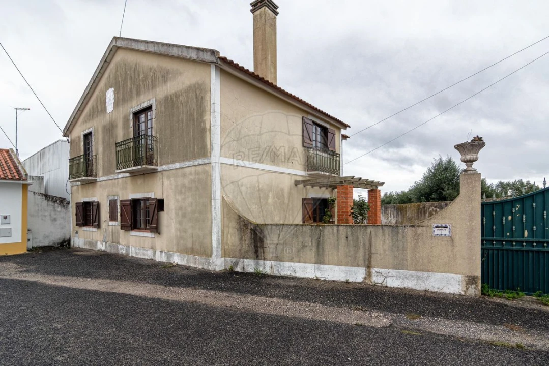 Moradia T3 para Venda em Ota Foto 1