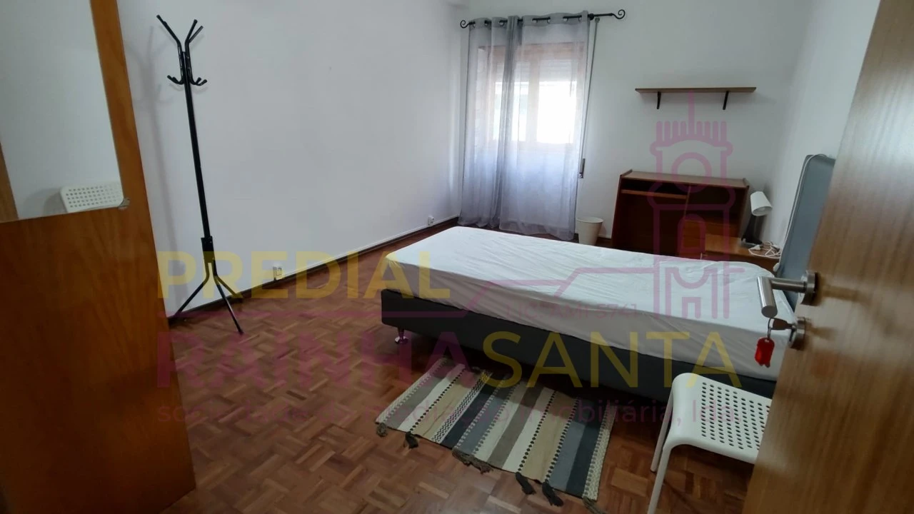 Quarto para Arrendamento em Sé Nova, Santa Cruz, Almedina e São Bartolomeu Foto 2