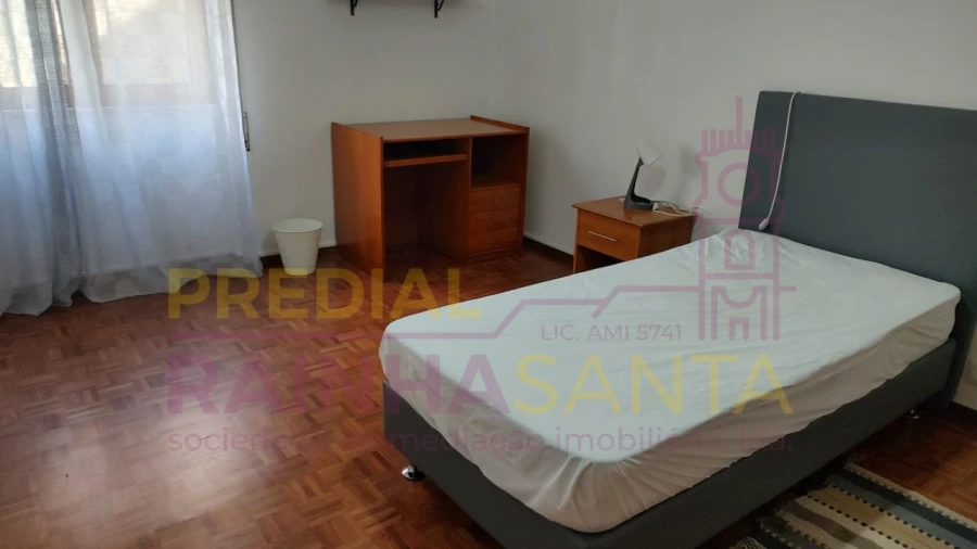Quarto para Arrendamento em Sé Nova, Santa Cruz, Almedina e São Bartolomeu Foto 1