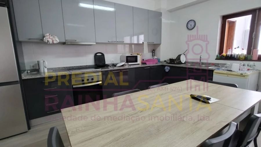 Quarto para Arrendamento em Sé Nova, Santa Cruz, Almedina e São Bartolomeu Foto 4