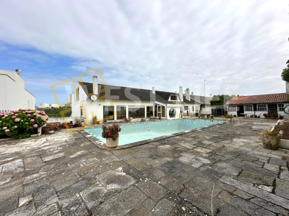 Apartamento T6 para Venda em A dos Cunhados e Maceira Foto 1