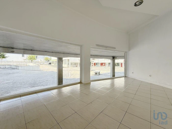 Loja para Arrendamento em Oliveira do Bairro Foto 10