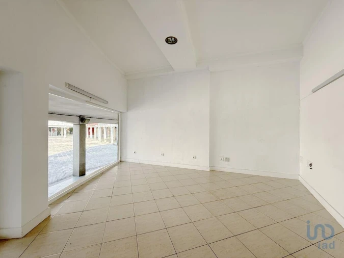 Loja para Arrendamento em Oliveira do Bairro Foto 9