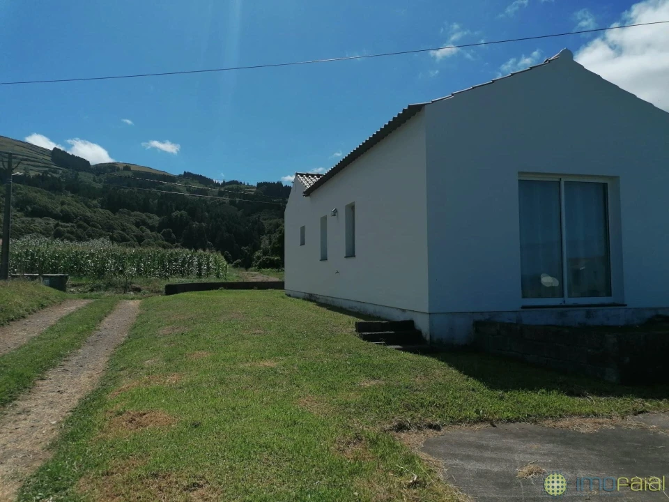 Moradia T3 para Venda em Ribeirinha Foto 5