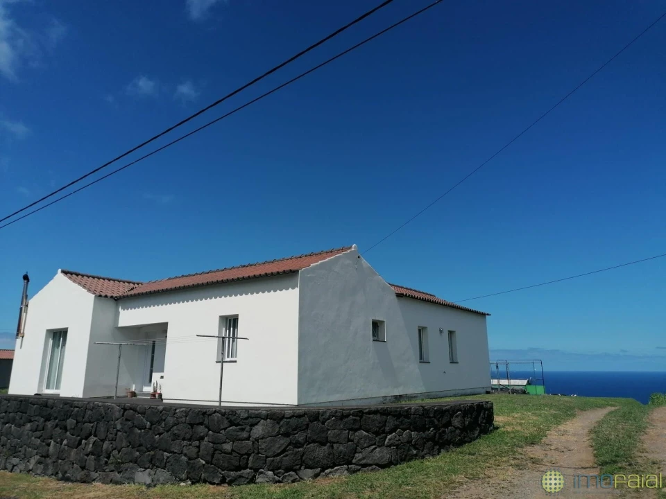 Moradia T3 para Venda em Ribeirinha Foto 4