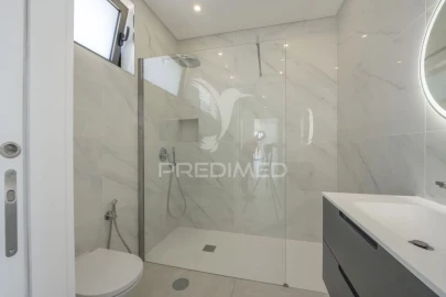 Moradia T4 para Venda em Albufeira e Olhos de Água