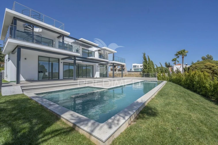 Moradia T4 para Venda em Albufeira e Olhos de Água Foto 2