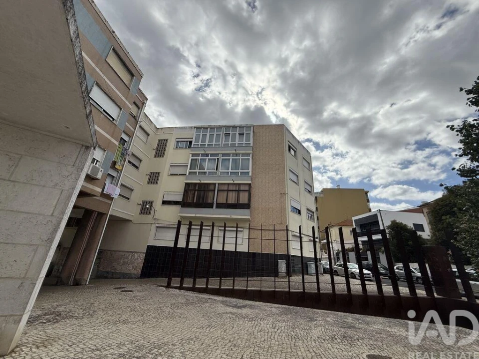 Apartamento T3 para Venda em Almada, Cova da Piedade, Pragal e Cacilhas Foto 27