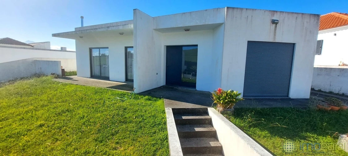 Moradia T3 para Venda em Praia do Almoxarife