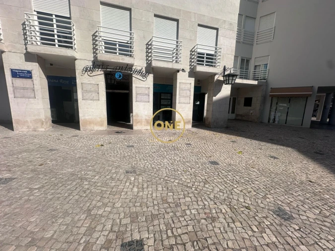 Loja para Venda em Almada, Cova da Piedade, Pragal e Cacilhas Foto 3