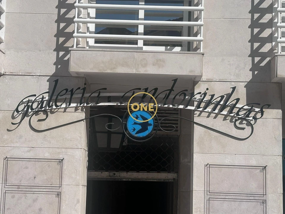 Loja para Venda em Almada, Cova da Piedade, Pragal e Cacilhas Foto 1