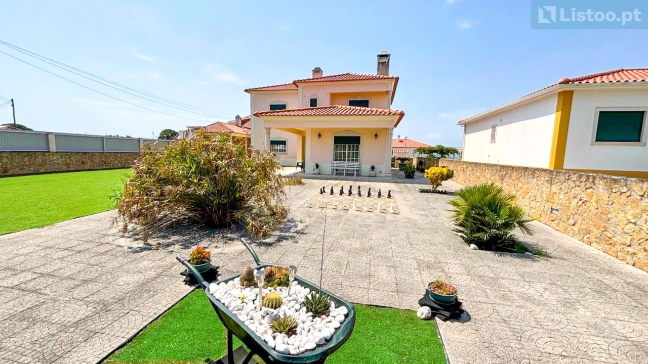 Moradia T4 para Venda em Gaeiras Foto 1