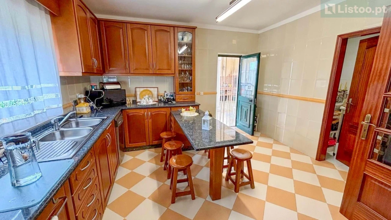 Moradia T4 para Venda em Gaeiras Foto 46