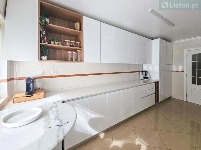 Apartamento T3 para Venda em Carnide Foto 11