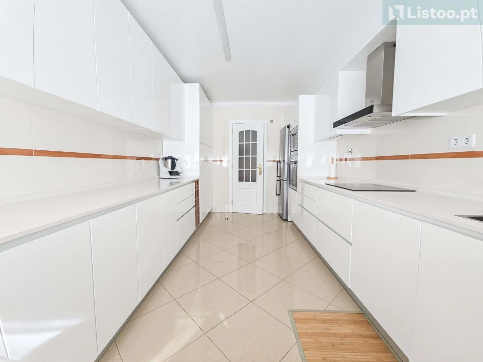 Apartamento T3 para Venda em Carnide Foto 9