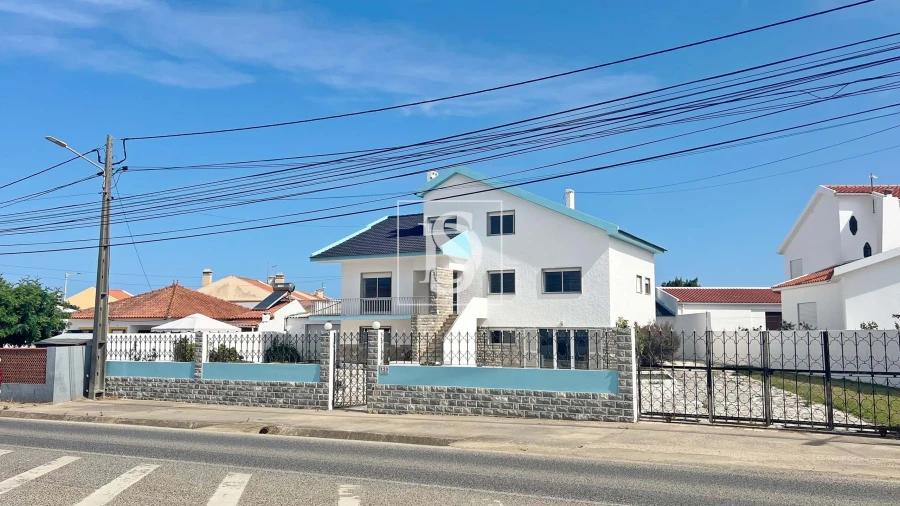 Moradia T10 para Venda em Atouguia da Baleia Foto 2