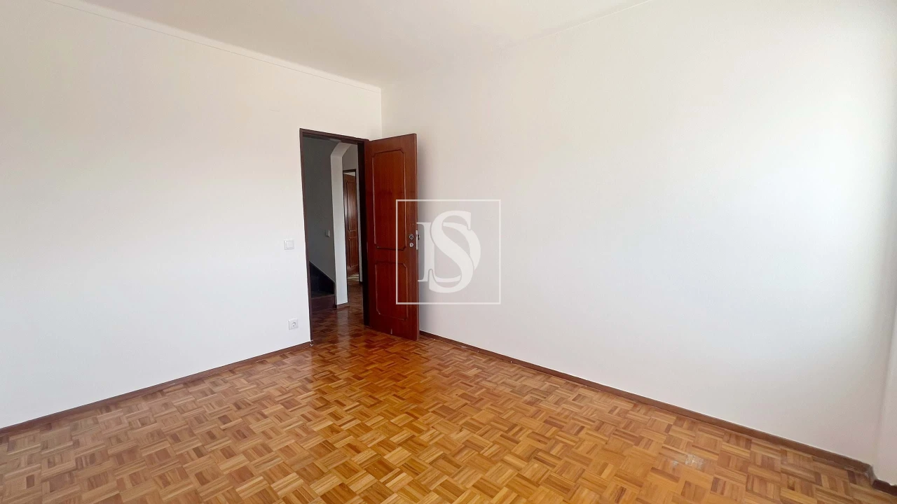 Moradia T10 para Venda em Atouguia da Baleia Foto 14