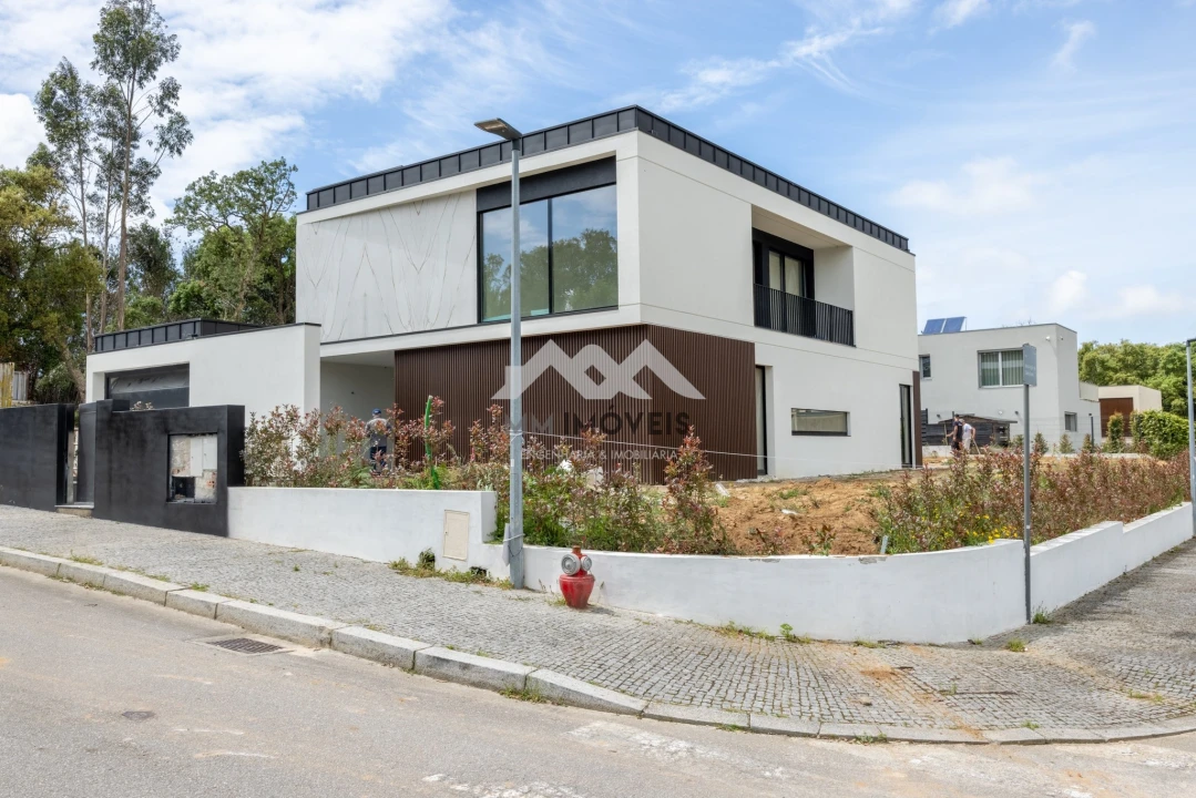 Moradia T4 para Venda em Santa Marinha e São Pedro da Afurada Foto 3