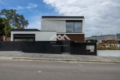 Moradia T4 para Venda em Santa Marinha e São Pedro da Afurada