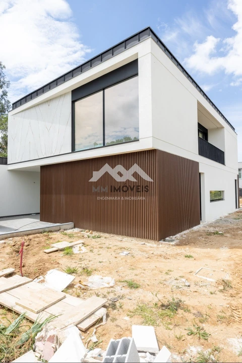 Moradia T4 para Venda em Santa Marinha e São Pedro da Afurada