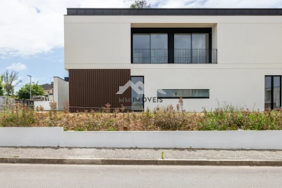 Moradia T4 para Venda em Santa Marinha e São Pedro da Afurada