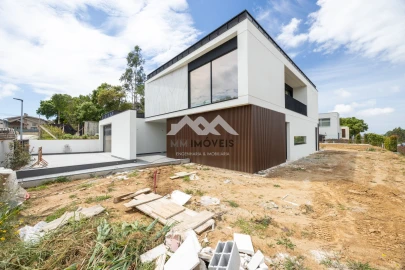 Moradia T4 para Venda em Santa Marinha e São Pedro da Afurada